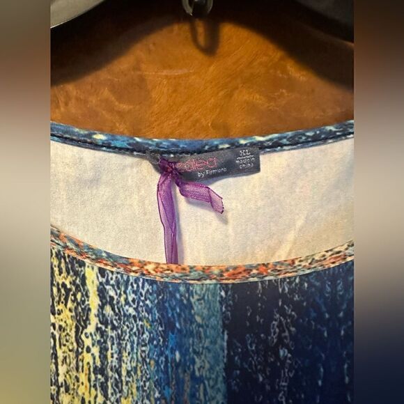 Artsy blouse  - Picture 3 of 4